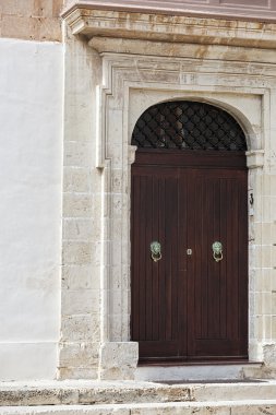 Eski dokulu kapı