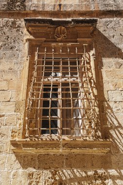 Pencere ile dokulu duvar eski