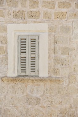 Pencere ile dokulu duvar eski