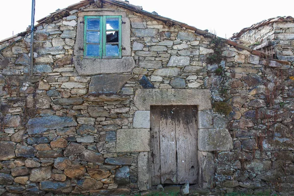 Старий текстурованою двері — стокове фото