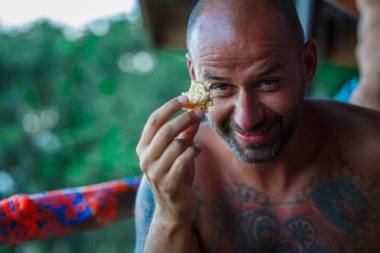 Acımasız adam portresi