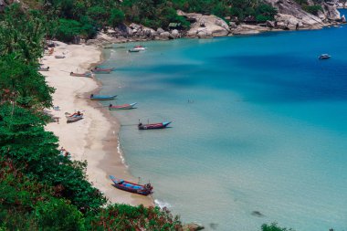 Dalgalar ile deniz manzarası