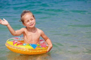 Mutlu küçük çocuk