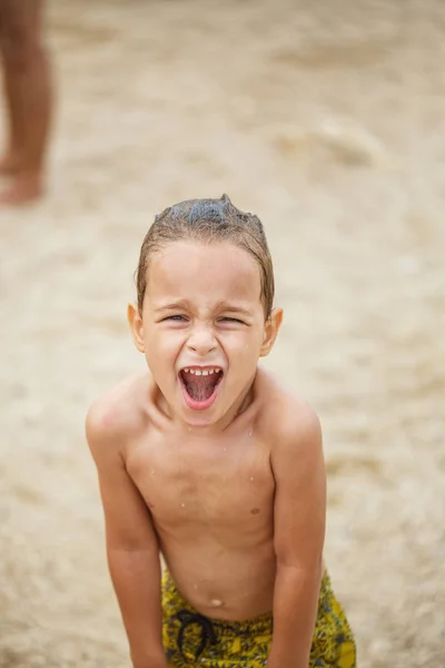 Menina bonita na praia — Fotografia de Stock