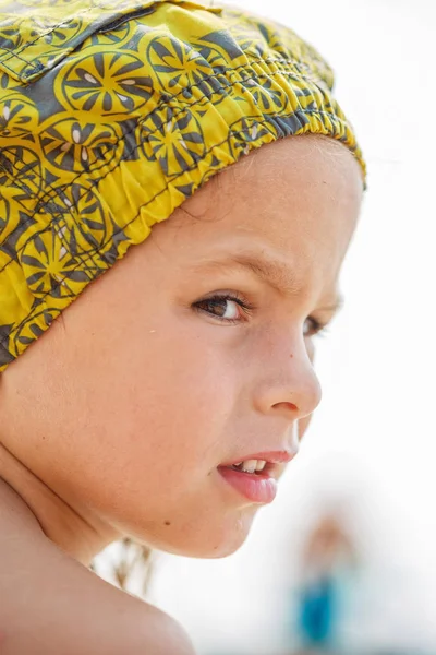 Sahilde güzel çocuk