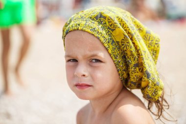 Sahilde güzel çocuk