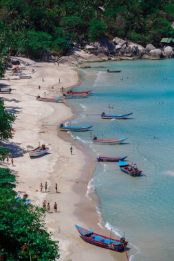 Dalgalar ile deniz manzarası