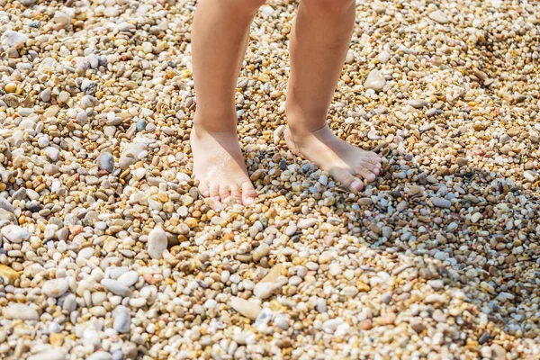 Piedi piccoli sulla spiaggia — Foto Stock