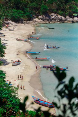 Dalgalar ile deniz manzarası