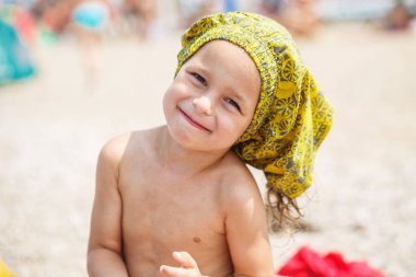 Sahilde güzel çocuk