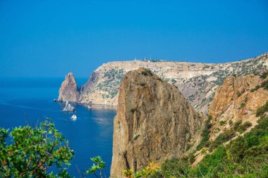 kayalar ile deniz manzarası