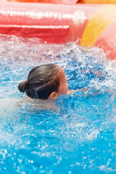 Saltar al agua — Foto de Stock