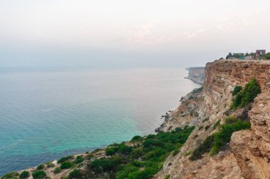 kayalar ile deniz manzarası