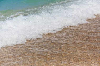 Sahilde dalgalar