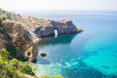 kayalar ile deniz manzarası