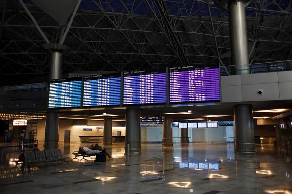 Tablero de información en el aeropuerto —  Fotos de Stock