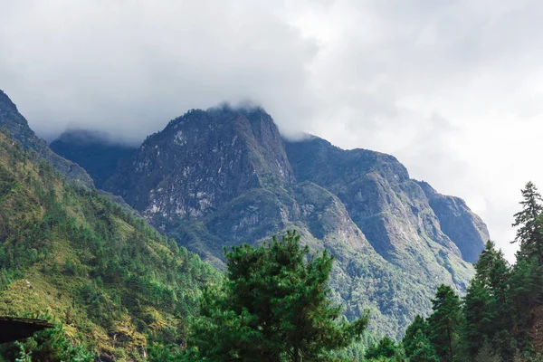 Vackert landskap i bergen — Stockfoto
