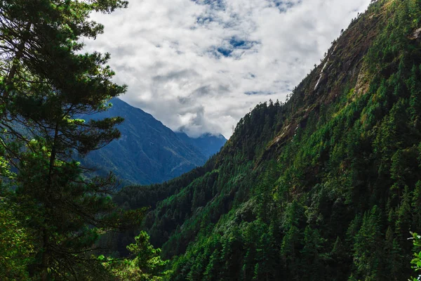 Vackert landskap i bergen — Stockfoto