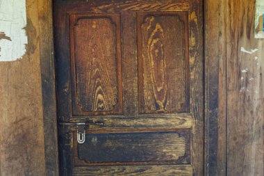 Eski dokulu kapı