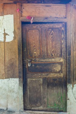 Eski dokulu kapı