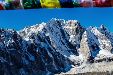 Renkli Nepal bayrakları