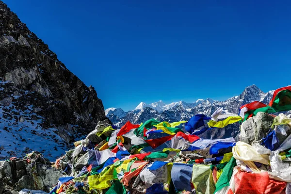 Renkli Nepal bayrakları