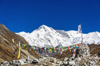 Renkli Nepal bayrakları