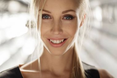 Güzellik modeli yüz