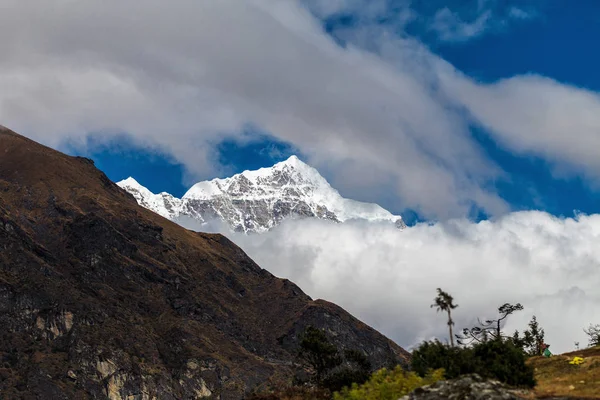 Berg in de wolken — Stockfoto