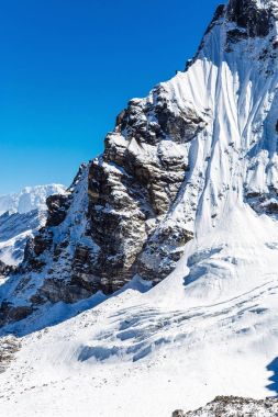Himalayaların karlı dağlar