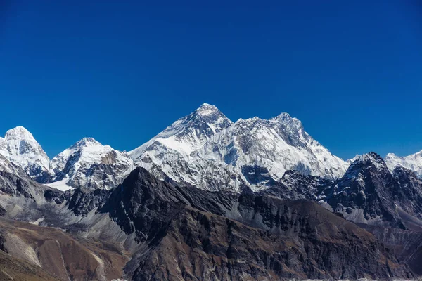 Montañas nevadas del Himalaya — Foto de Stock