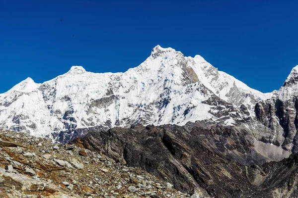 Montagnes enneigées de l'Himalaya — Photo