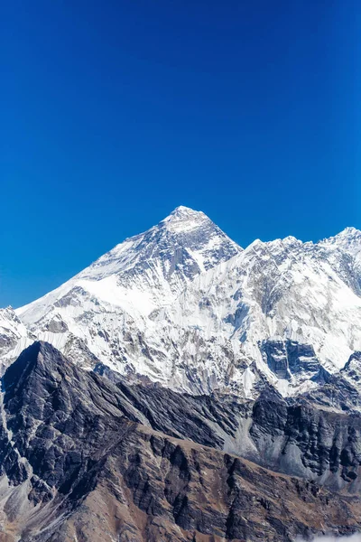 Himalayaların karlı dağlar — Stok fotoğraf