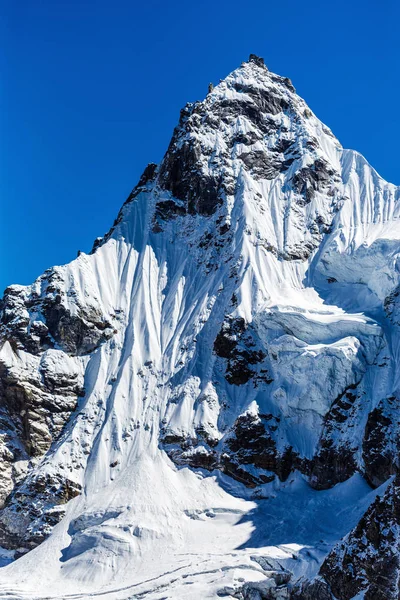 Besneeuwde bergen van de Himalaya — Stockfoto