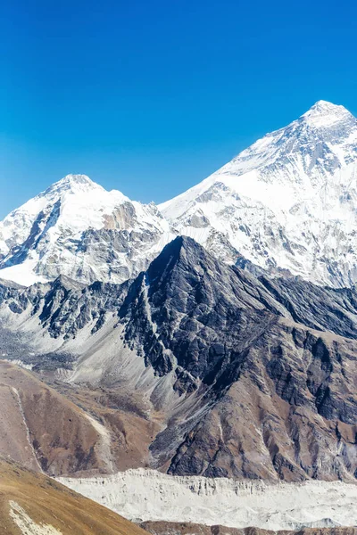 Himalayaların karlı dağlar — Stok fotoğraf