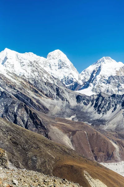 Himalayaların karlı dağlar — Stok fotoğraf