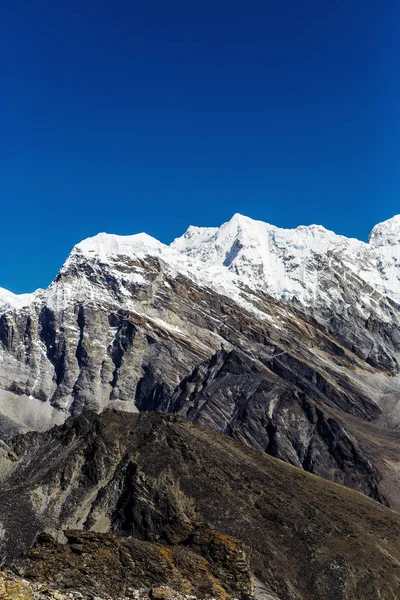 Himalayaların karlı dağlar — Stok fotoğraf