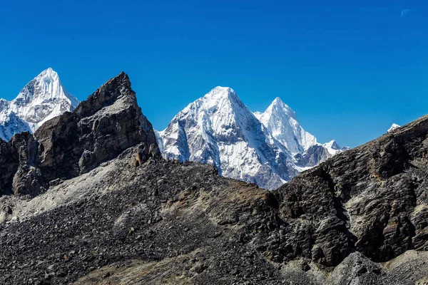 Montañas nevadas del Himalaya — Foto de Stock