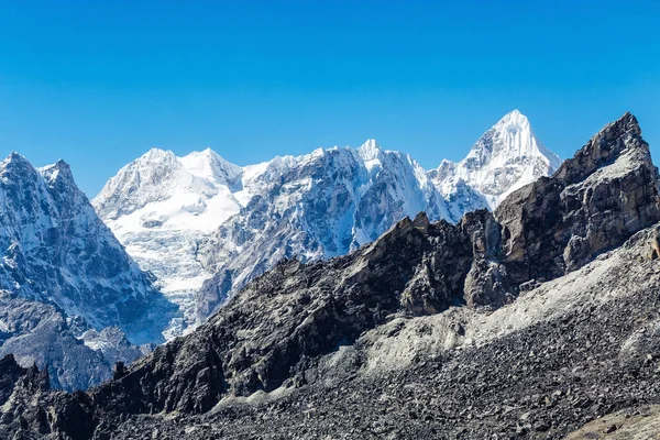 Snødekte fjell i Himalaya – stockfoto