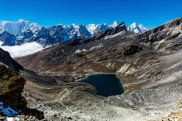 Besneeuwde bergen van de Himalaya — Stockfoto