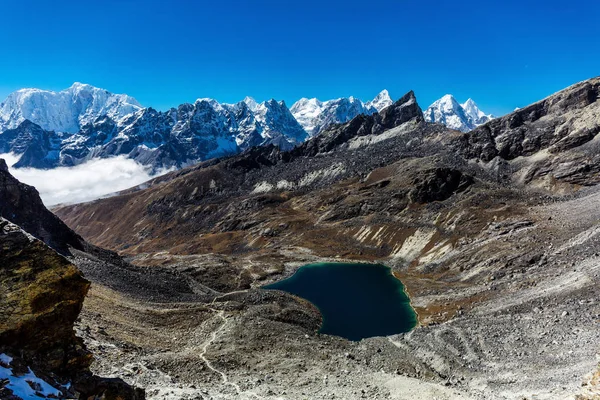 Montañas nevadas del Himalaya —  Fotos de Stock