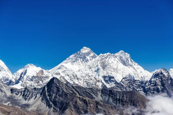 雪山环抱的喜马拉雅山 — 图库照片