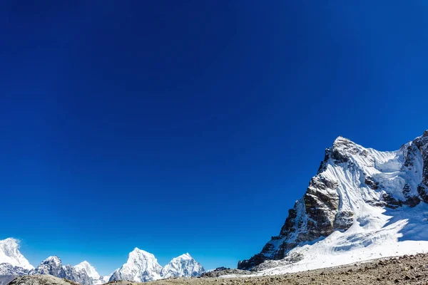 Montañas nevadas del Himalaya — Foto de Stock