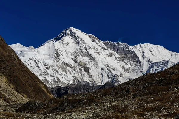 Himalayaların karlı dağlar — Stok fotoğraf