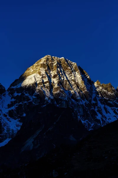 Schneebedeckte Berge des Himalaya — Stockfoto