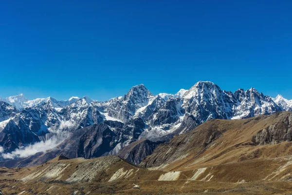 Snødekte fjell i Himalaya – stockfoto
