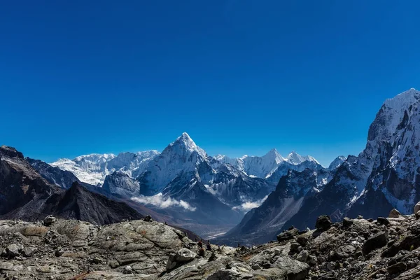 Montagne innevate dell'Himalaya — Foto Stock