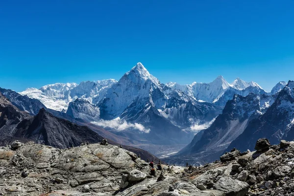 Montañas nevadas del Himalaya —  Fotos de Stock