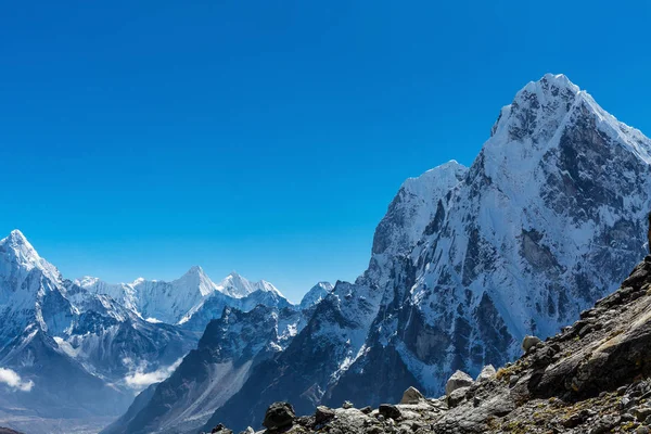 Snødekte fjell i Himalaya – stockfoto