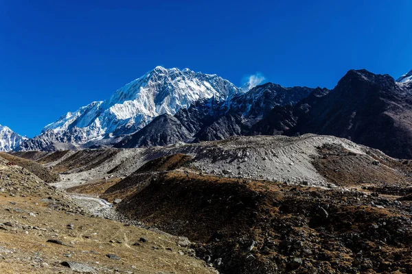 Montañas nevadas del Himalaya —  Fotos de Stock
